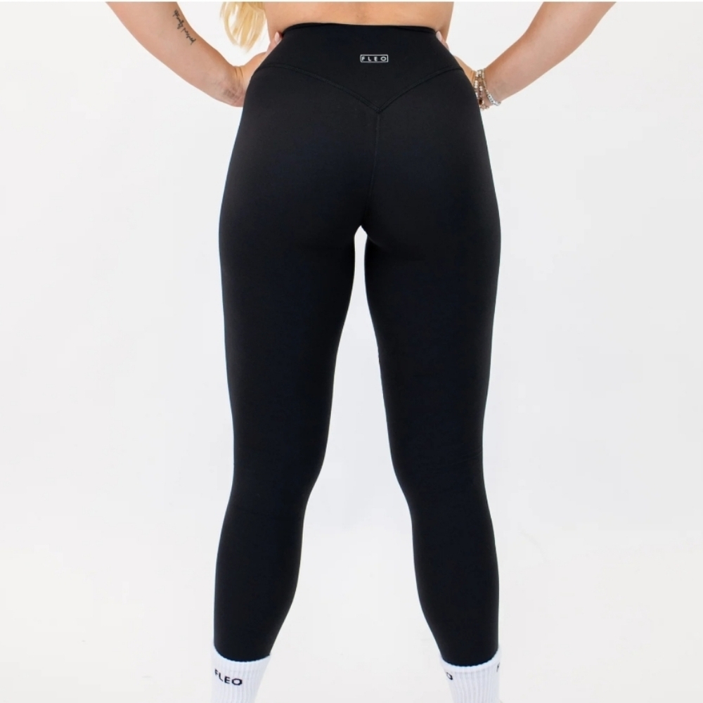 Fleo SmoothSculpt Uplift V Back Leggings